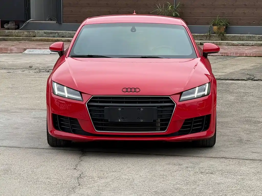 Audi TT 2015 — фото 1