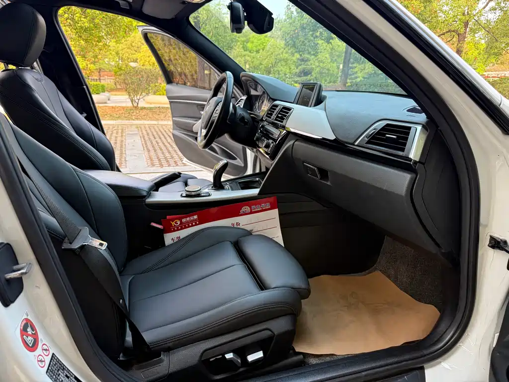 BMW 3 Series 2017 — фото 11