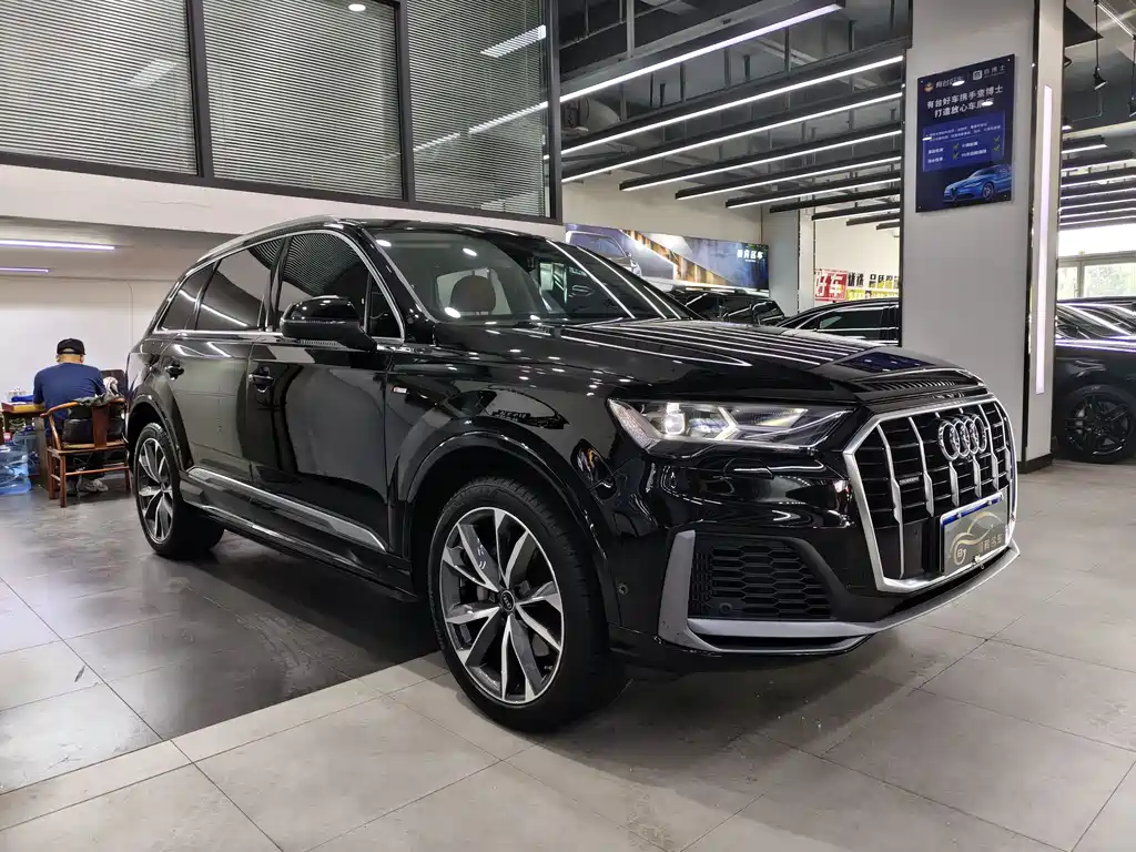 Audi Q7 2022 — фото 1