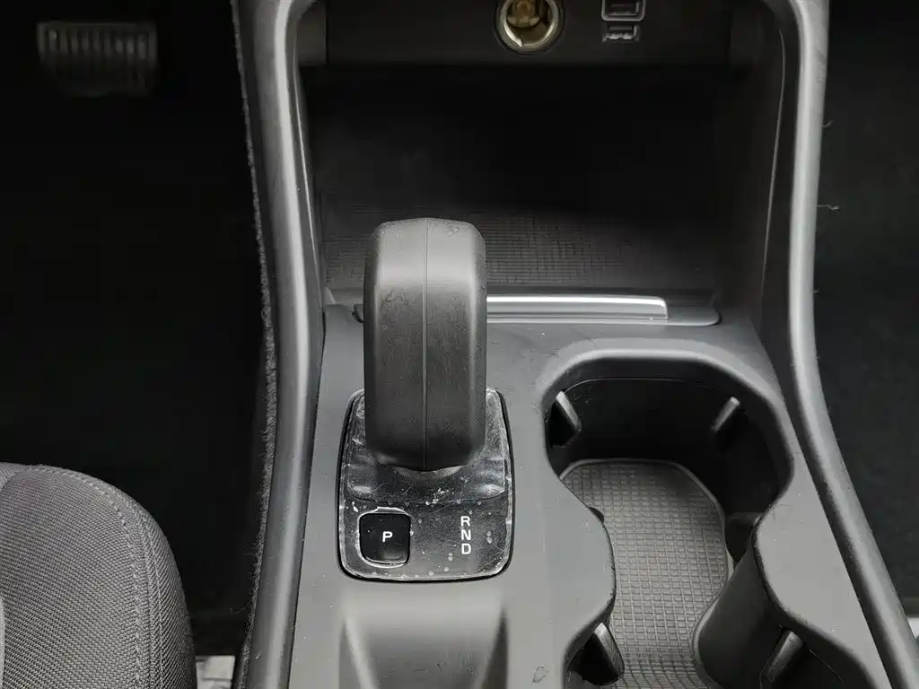 Volvo XC40 2022 — фото 13