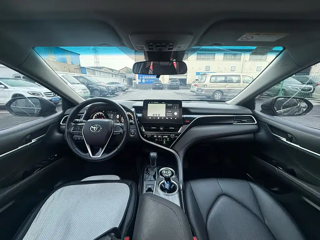 Toyota Camry 2022 — фото 10