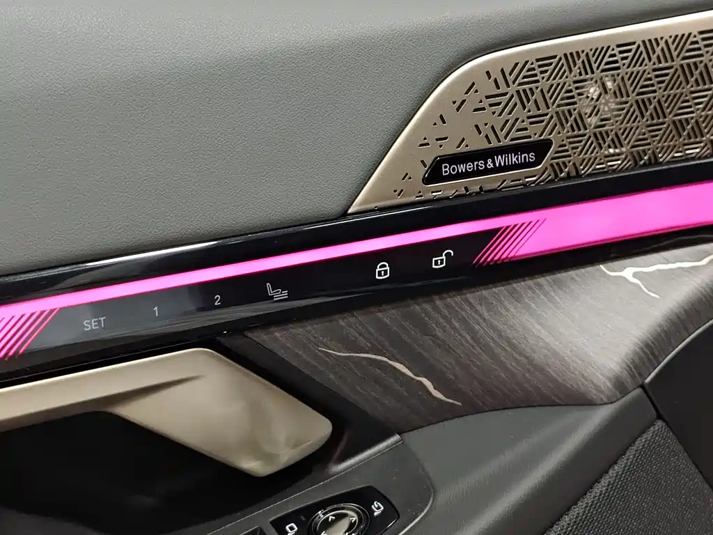 BMW 5 Series 2025 — фото 15
