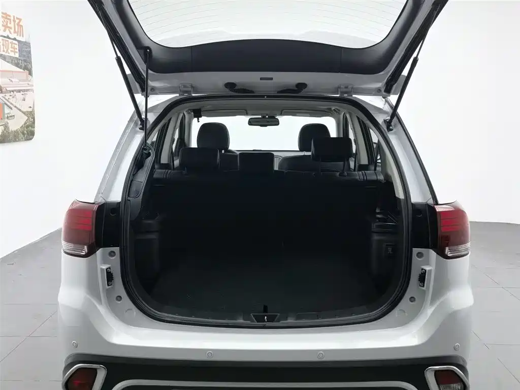 Mitsubishi Outlander 2020 — фото 16