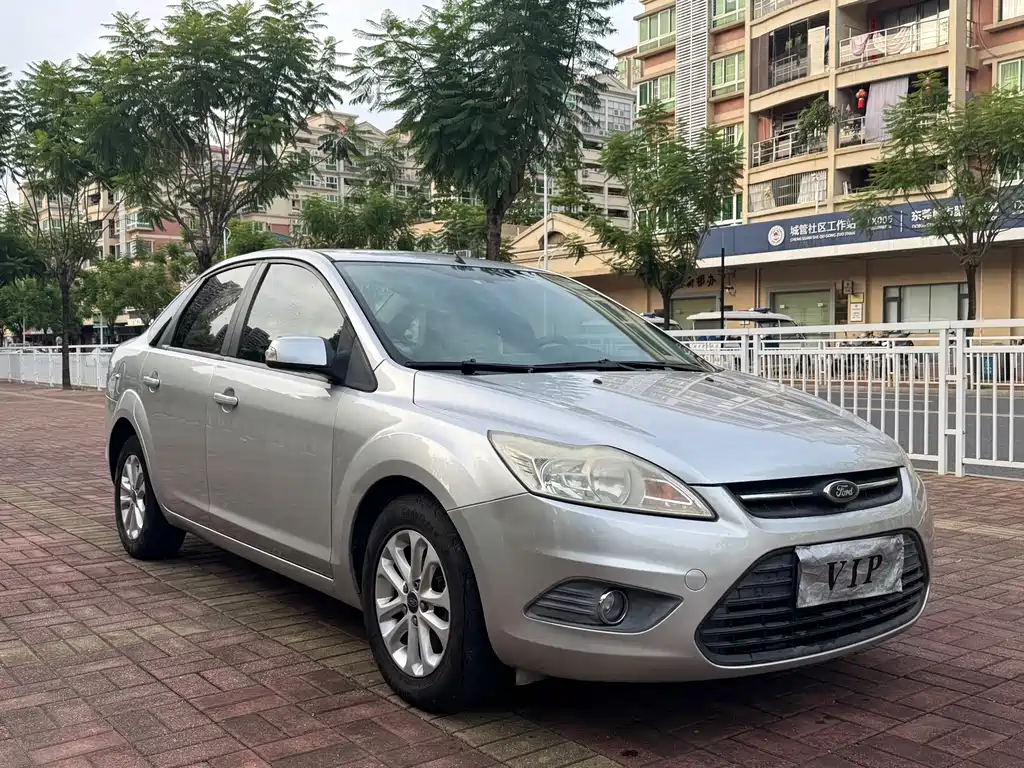 Ford Focus 2014 — фото 3
