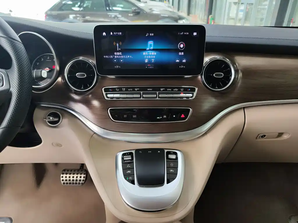 Mercedes-Benz V-Class 2021 — фото 11