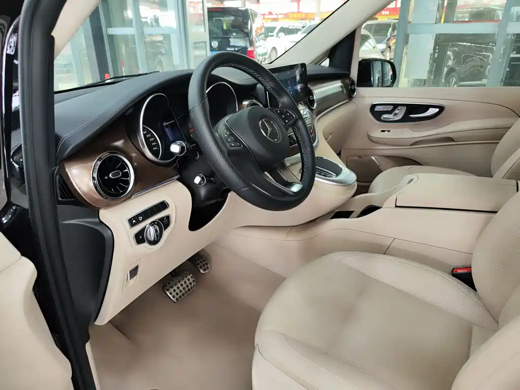Mercedes-Benz V-Class 2021 — фото 12
