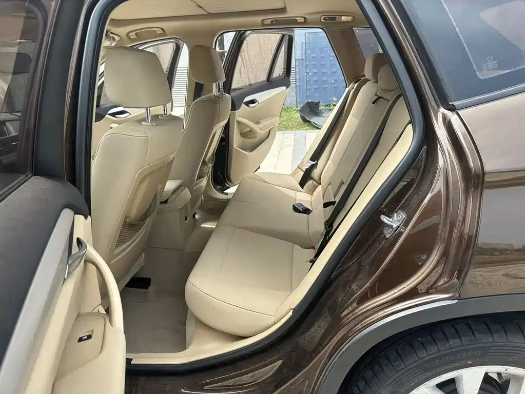 BMW X1 2014 — фото 15