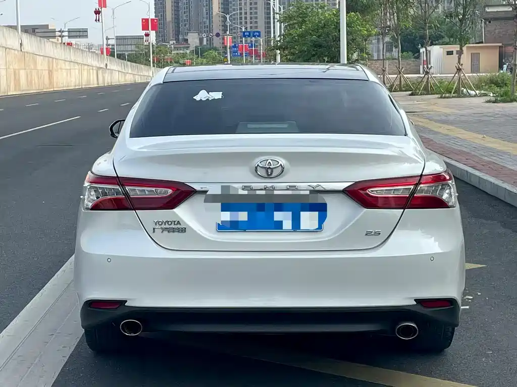 Toyota Camry 2018 — фото 5