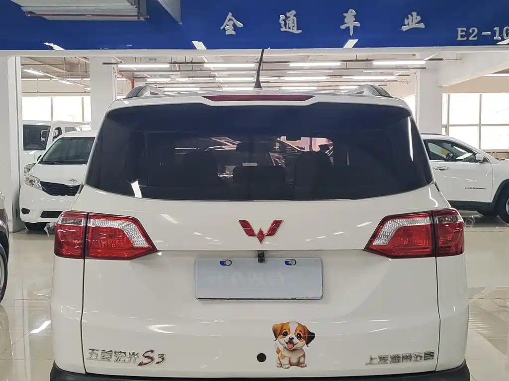 Wuling Hongguang S3 2018 — фото 12