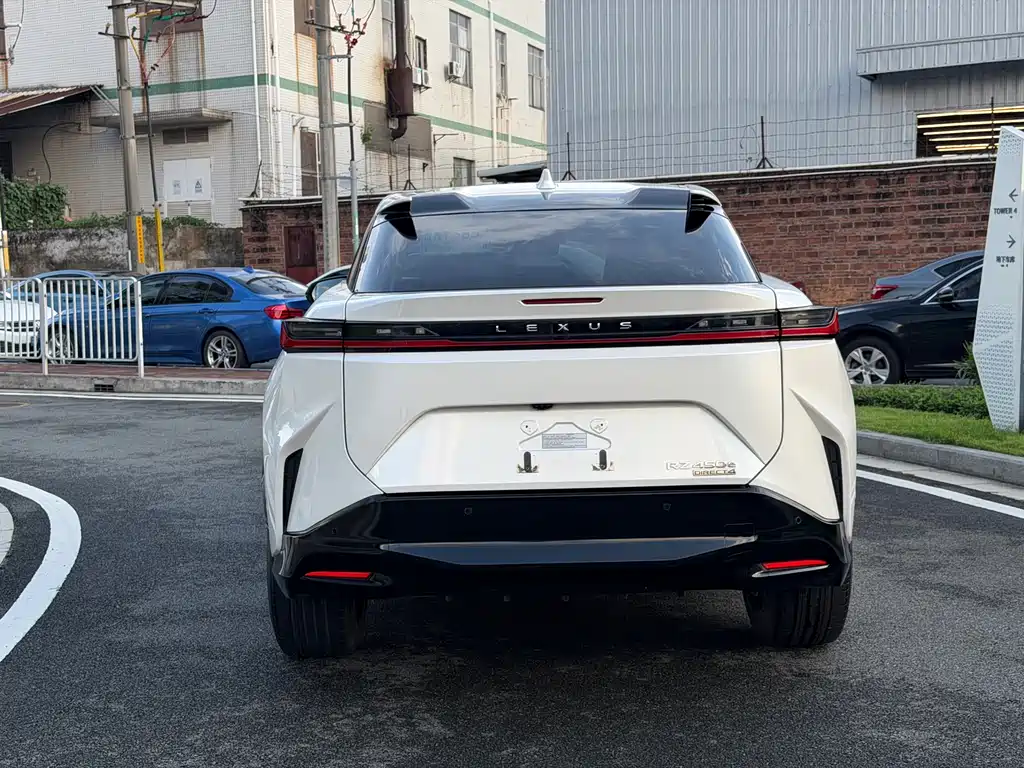 Lexus RZ 2023 — фото 11