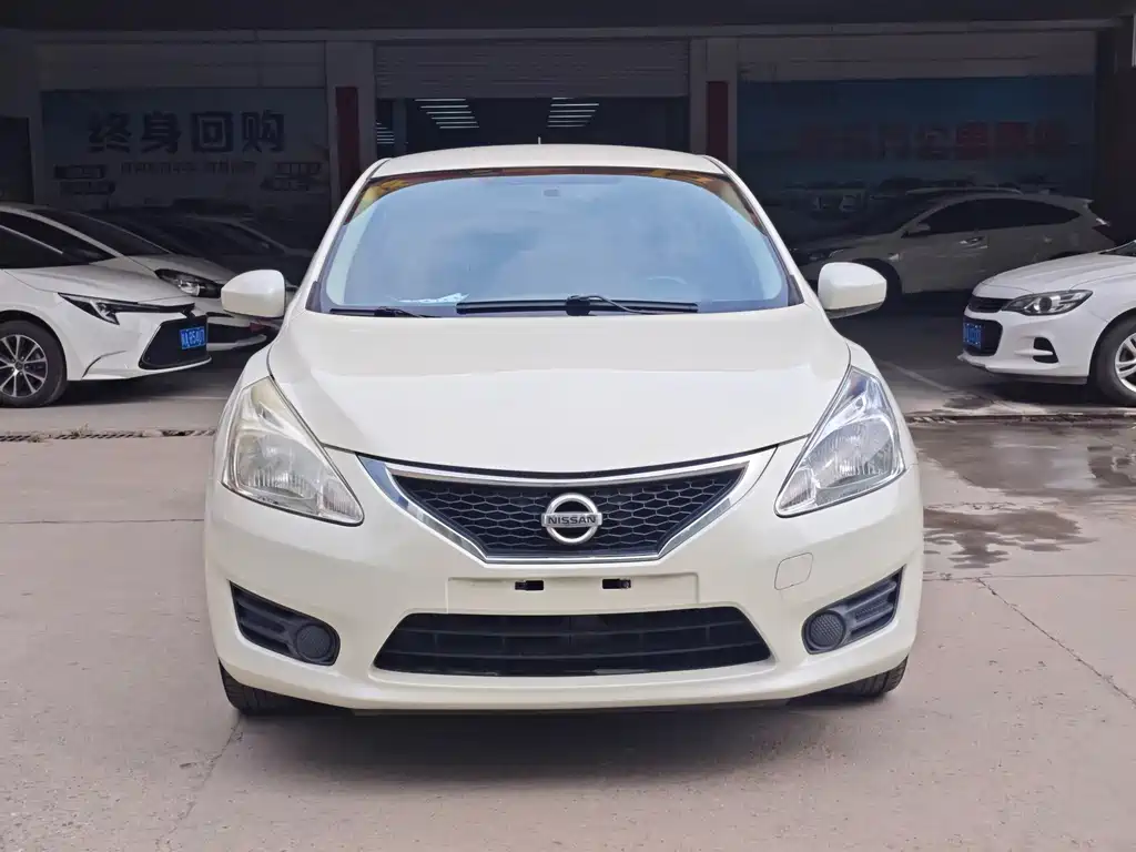 Nissan Tiida 2015 — фото 2
