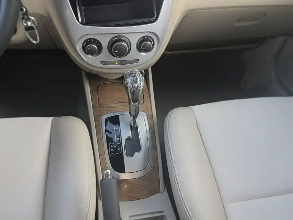 Buick Excelle 2015 — фото 14