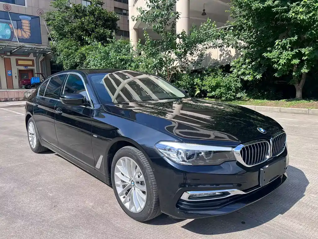 BMW 5 Series 2018 — фото 3