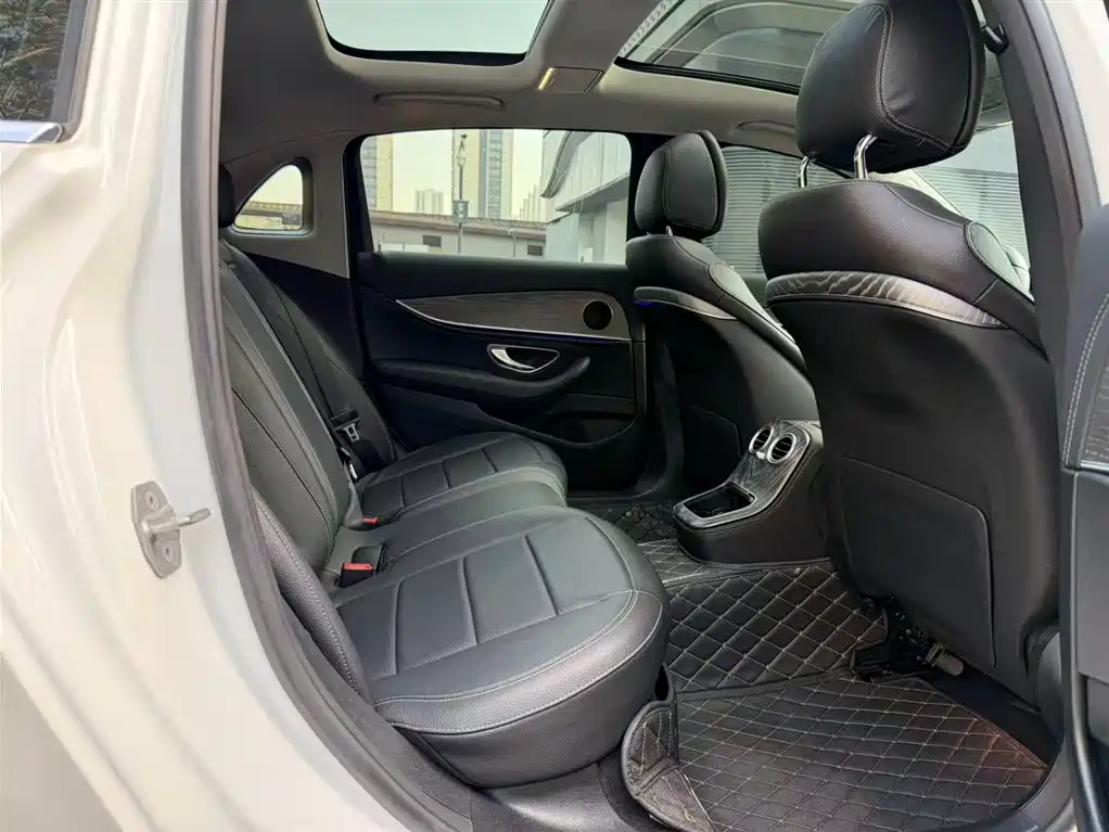 Mercedes-Benz E-Class 2021 — фото 15