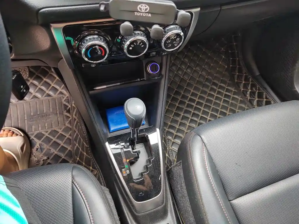 Toyota Yaris L 2020 — фото 10