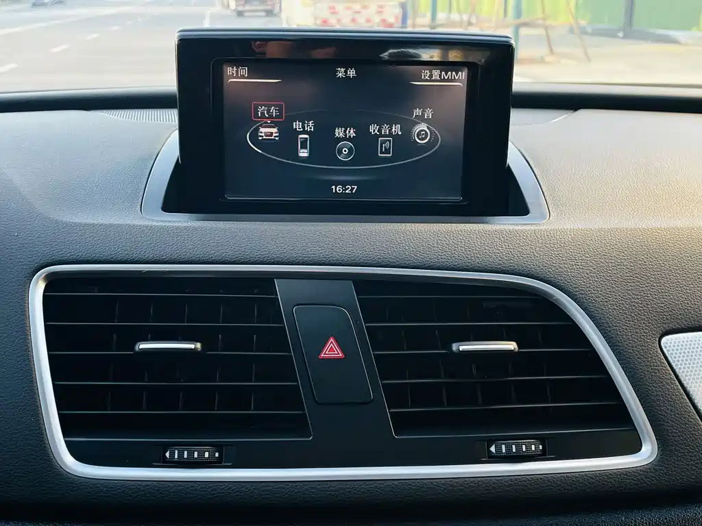 Audi Q3 2015 — фото 8