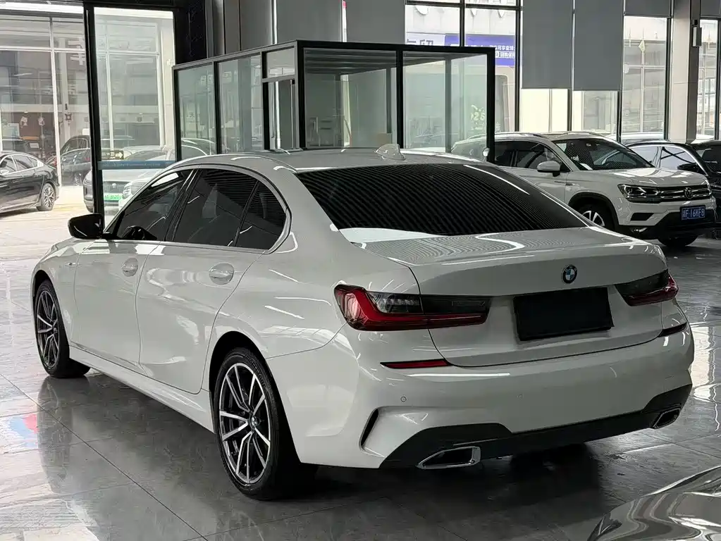 BMW 3 Series 2022 — фото 10