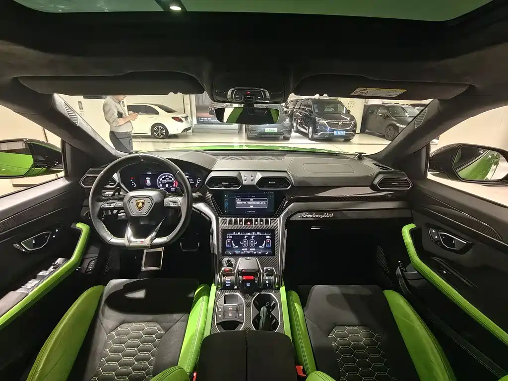 Lamborghini Urus 2021 — фото 12