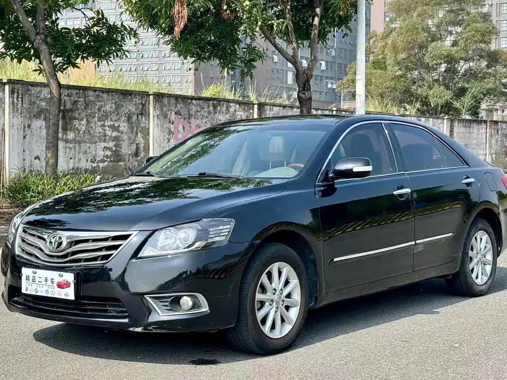 Toyota Camry 2014 — фото 1