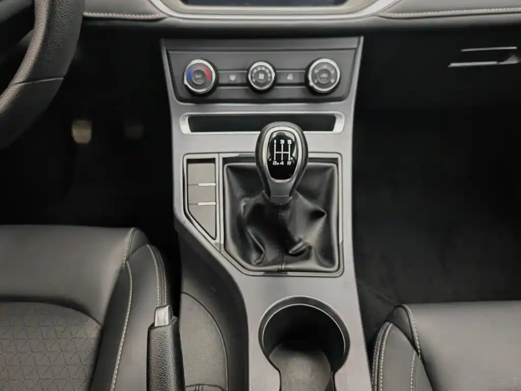 Geely Emgrand 2021 — фото 13