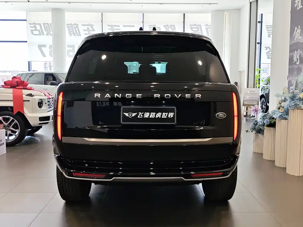 Land Rover Range Rover 2023 — фото 24