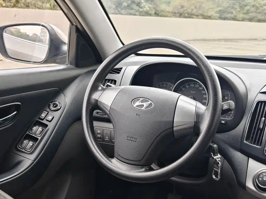Hyundai Elantra 2015 — фото 8