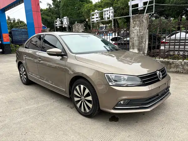Volkswagen Sagitar 2018