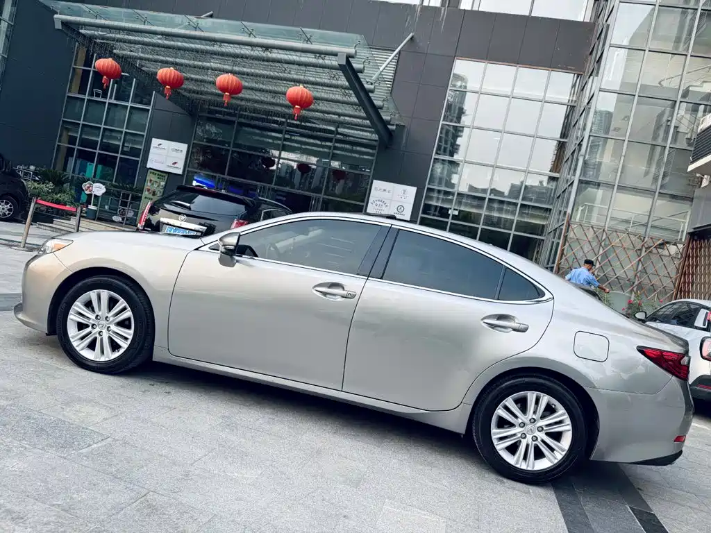 Lexus ES 2015 — фото 7
