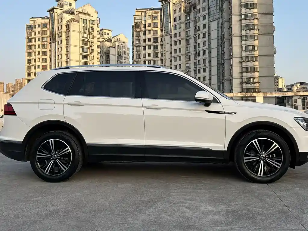 Volkswagen Tiguan L 2021 — фото 12