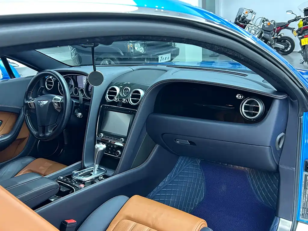 Bentley Continental 2015 — фото 12