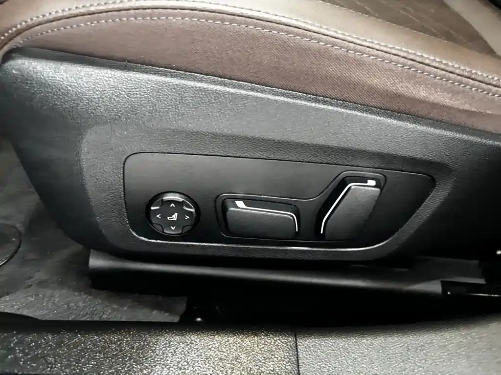 BMW 3 Series 2025 — фото 13