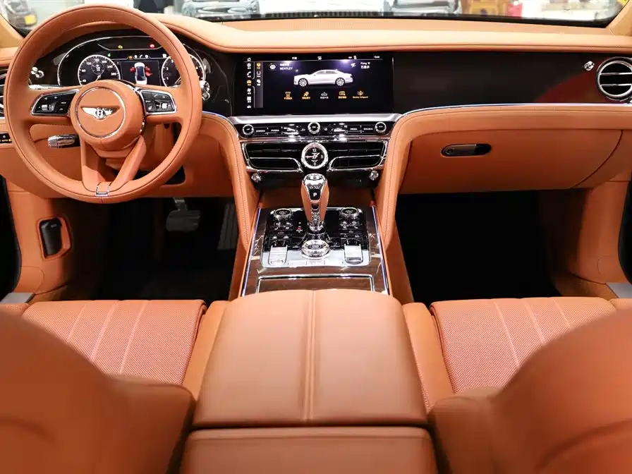 Bentley Flying Spur 2023 — фото 16