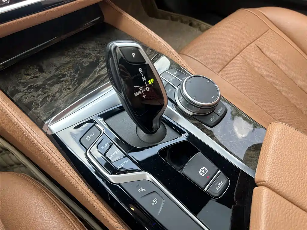 BMW 5 Series 2020 — фото 10