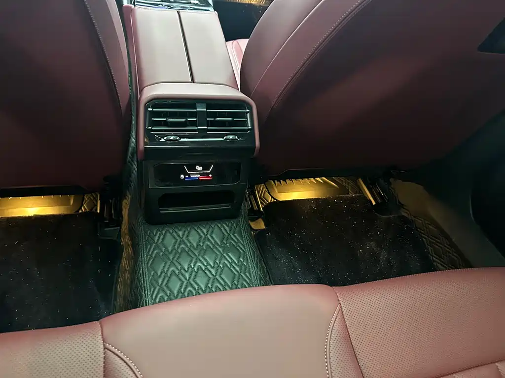 BMW 5 Series 2025 — фото 12