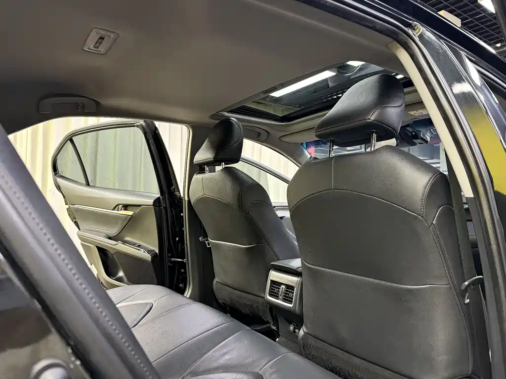 Toyota Camry 2022 — фото 29