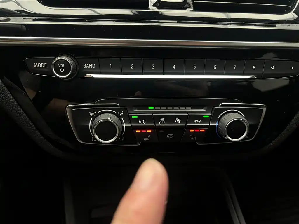 BMW 1 Series 2021 — фото 16
