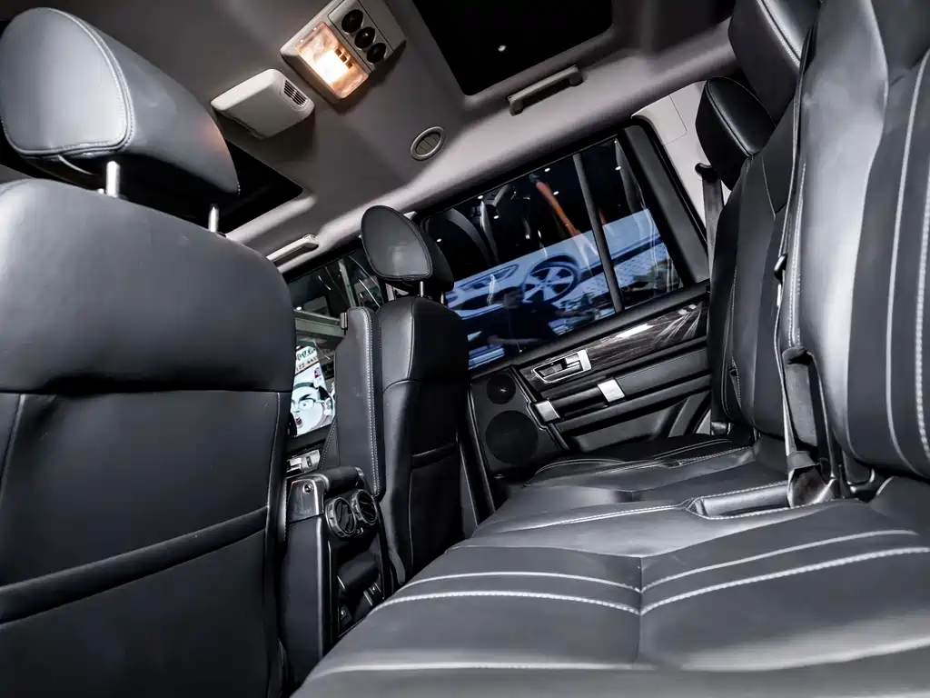 Land Rover Discovery 2016 — фото 18