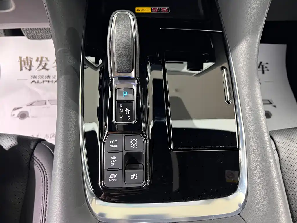 Toyota Alphard 2025 — фото 24