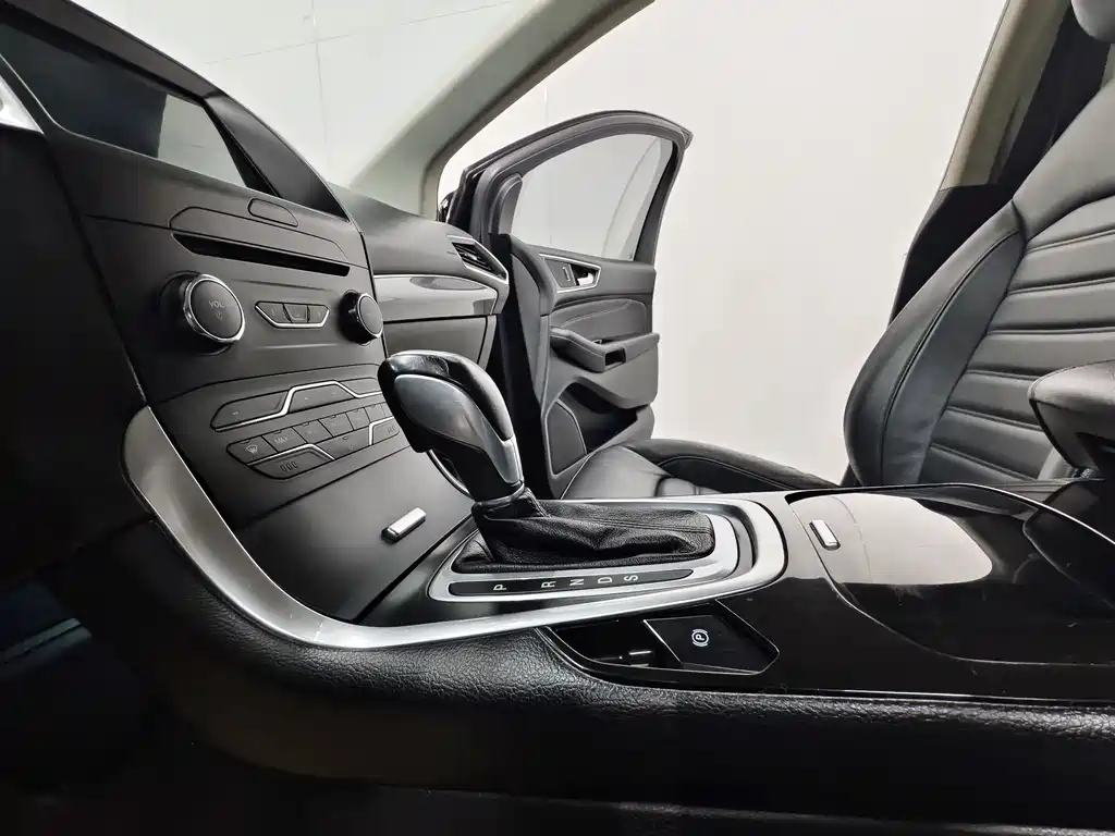 Ford Edge 2017 — фото 13