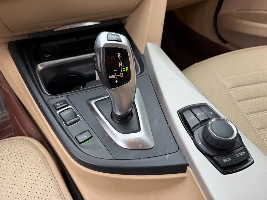 BMW 3 Series 2015 — фото 9