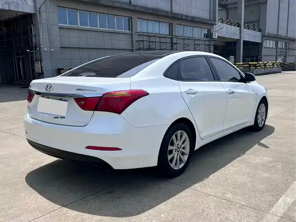 Hyundai Mistra 2014