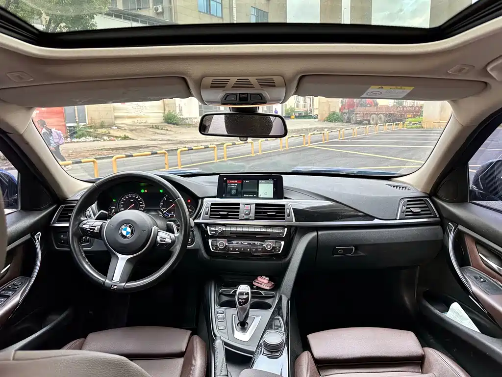 BMW 3 Series 2019 — фото 13
