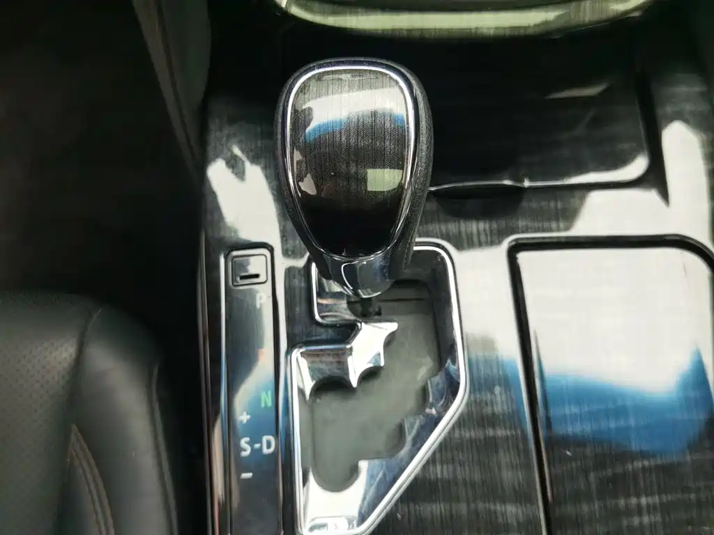 Toyota Crown 2017 — фото 13