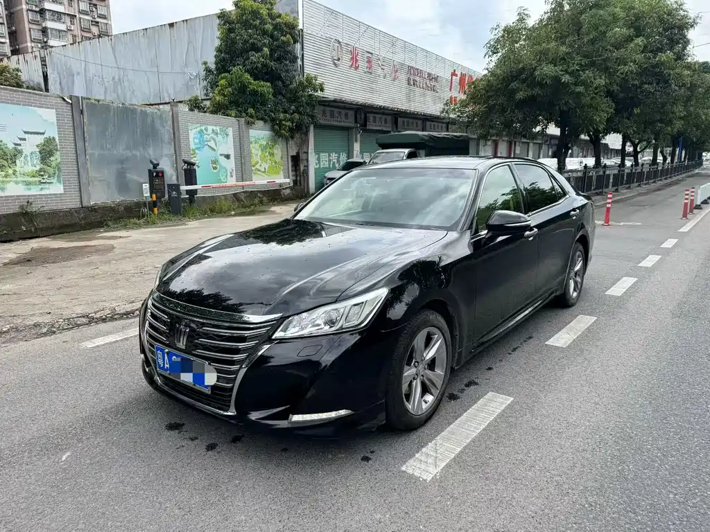Toyota Crown 2017 — фото 1