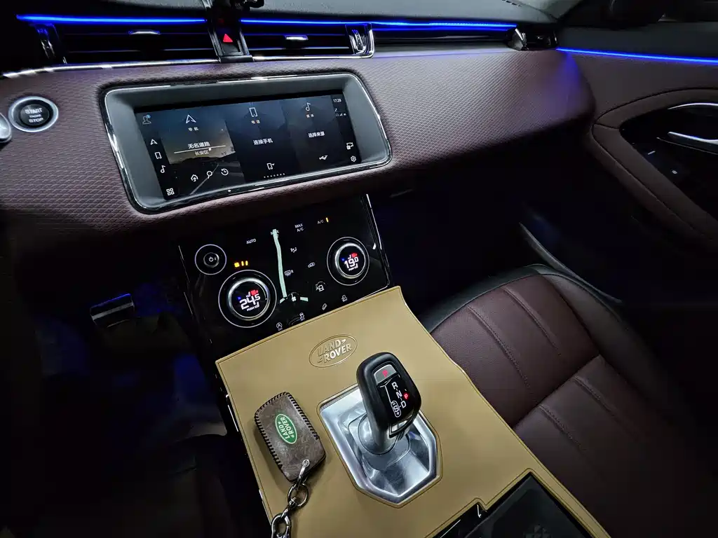Land Rover Evoque 2023 — фото 11