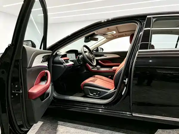 Hongqi H5 2025