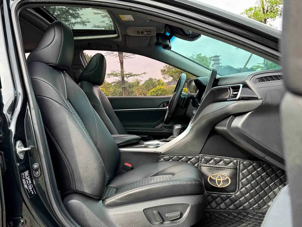 Toyota Camry 2022 — фото 12
