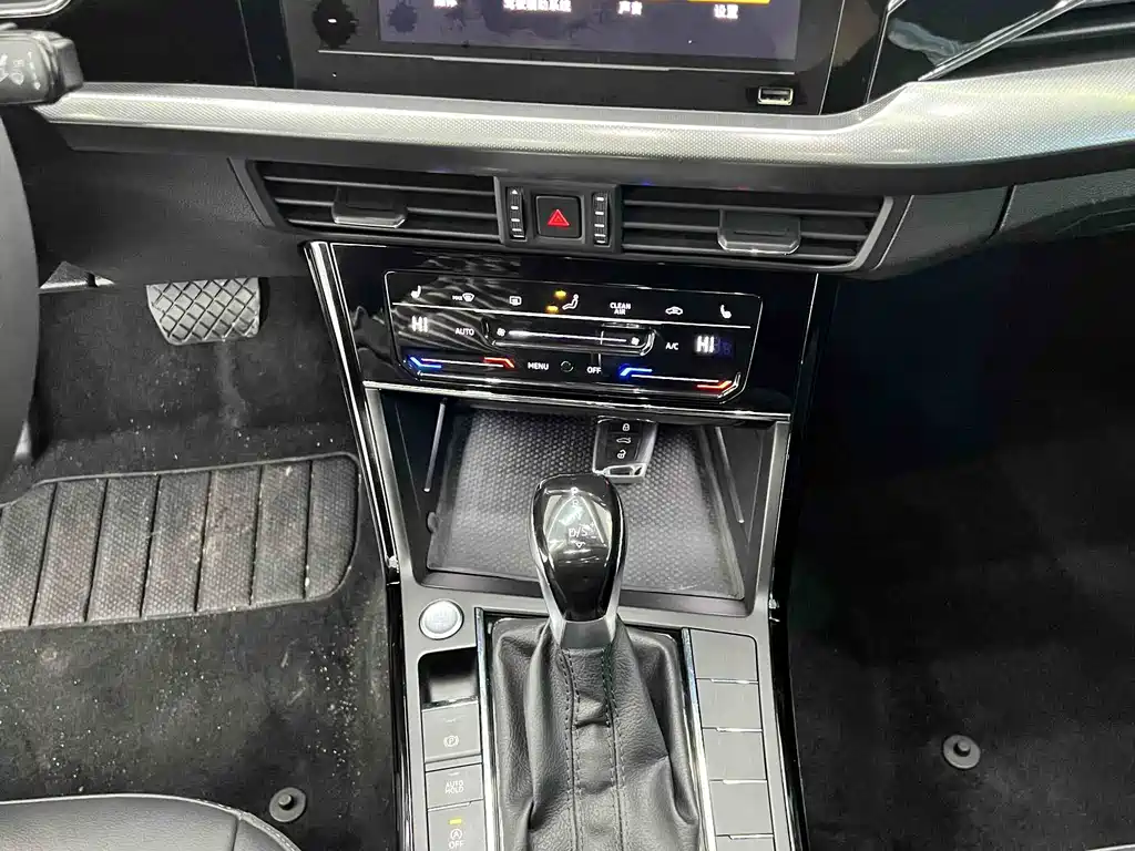 Volkswagen Passat 2023 — фото 11