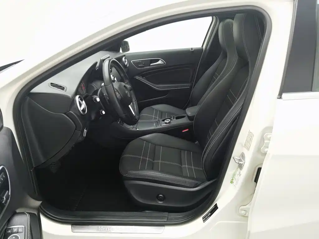 Mercedes-Benz A-Class 2015 — фото 10