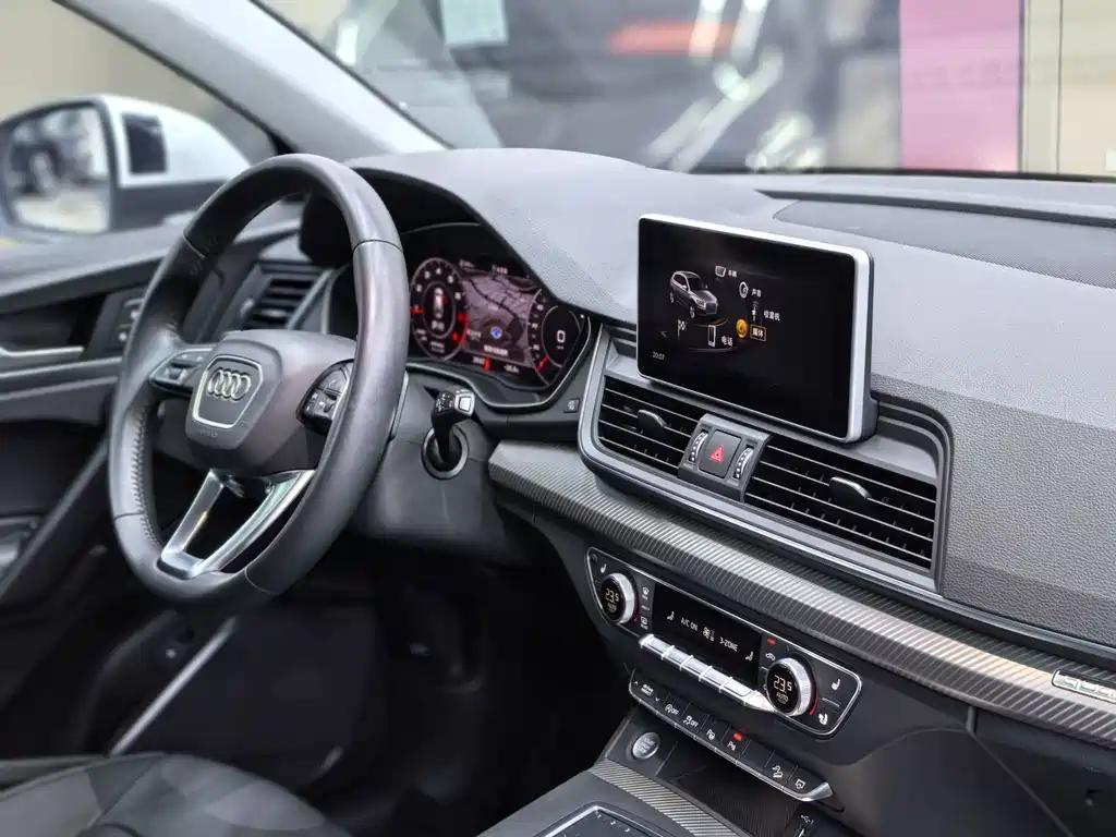 Audi Q5L 2020 — фото 22